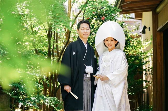伝統的な和装での結婚。結婚のタイミングや形態も多様化している